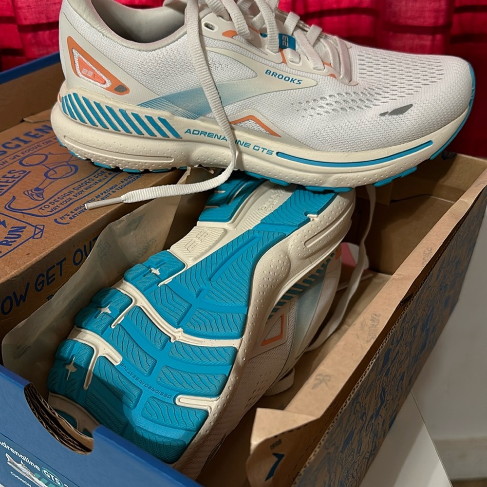 Brooks Adrenaline
